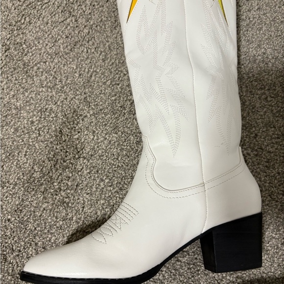 Round Toe White Lightning Bolt Embroidered Cowboy Boots Size 6.5 & 8.5 - Picture 4 of 14
